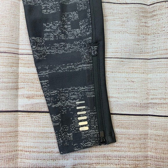 ❗️SOLD❗️Under Armour Gray Heatgear Compression Leggings - Picture 10 of 12